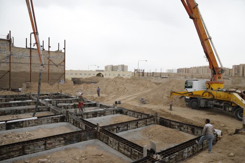 اجرای فونداسیون واحدهای تجاری بلوار امام رضا به مساحت 360 مترمربع